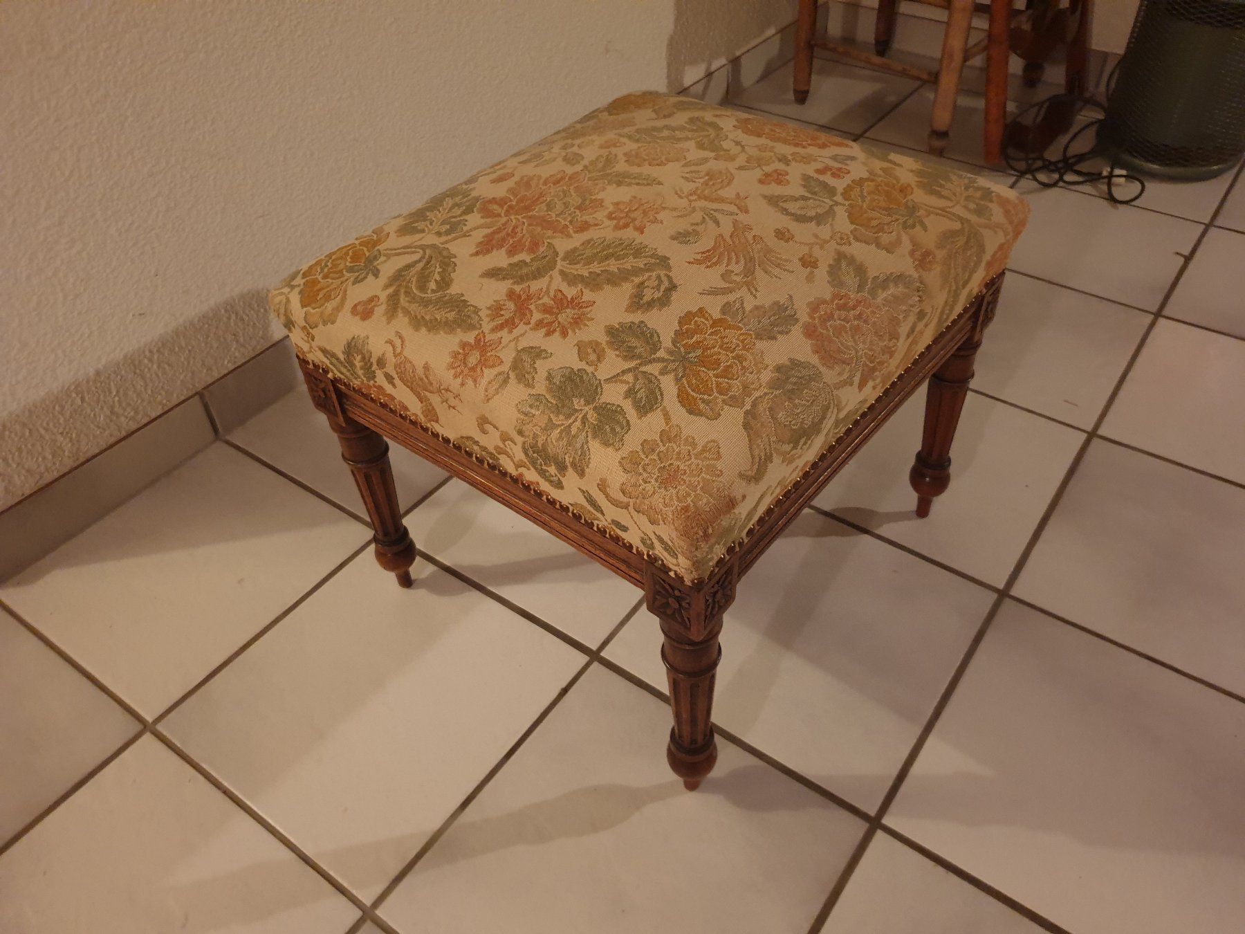 Sgabelli: Antiker Louis Philippe Hocker  52 x 48 , 42hoch – Usato da Wädenswil venduto da verebe 3