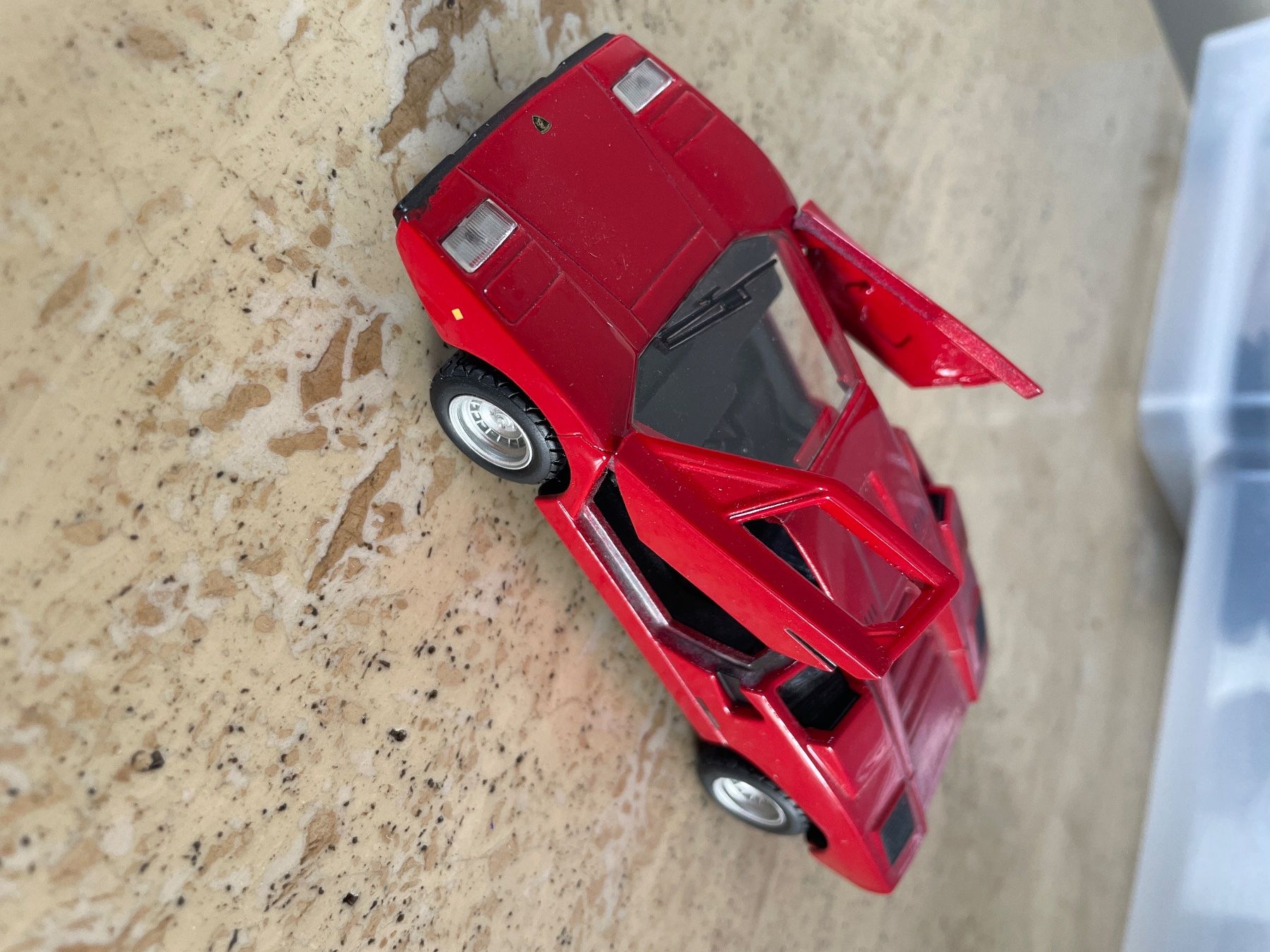 Lamborghini Modellini d'auto: Maisto Countach 1/37 OVP – Nuovo (secondo la descrizione) da Pfäffikon SZ venduto da Anfh8806