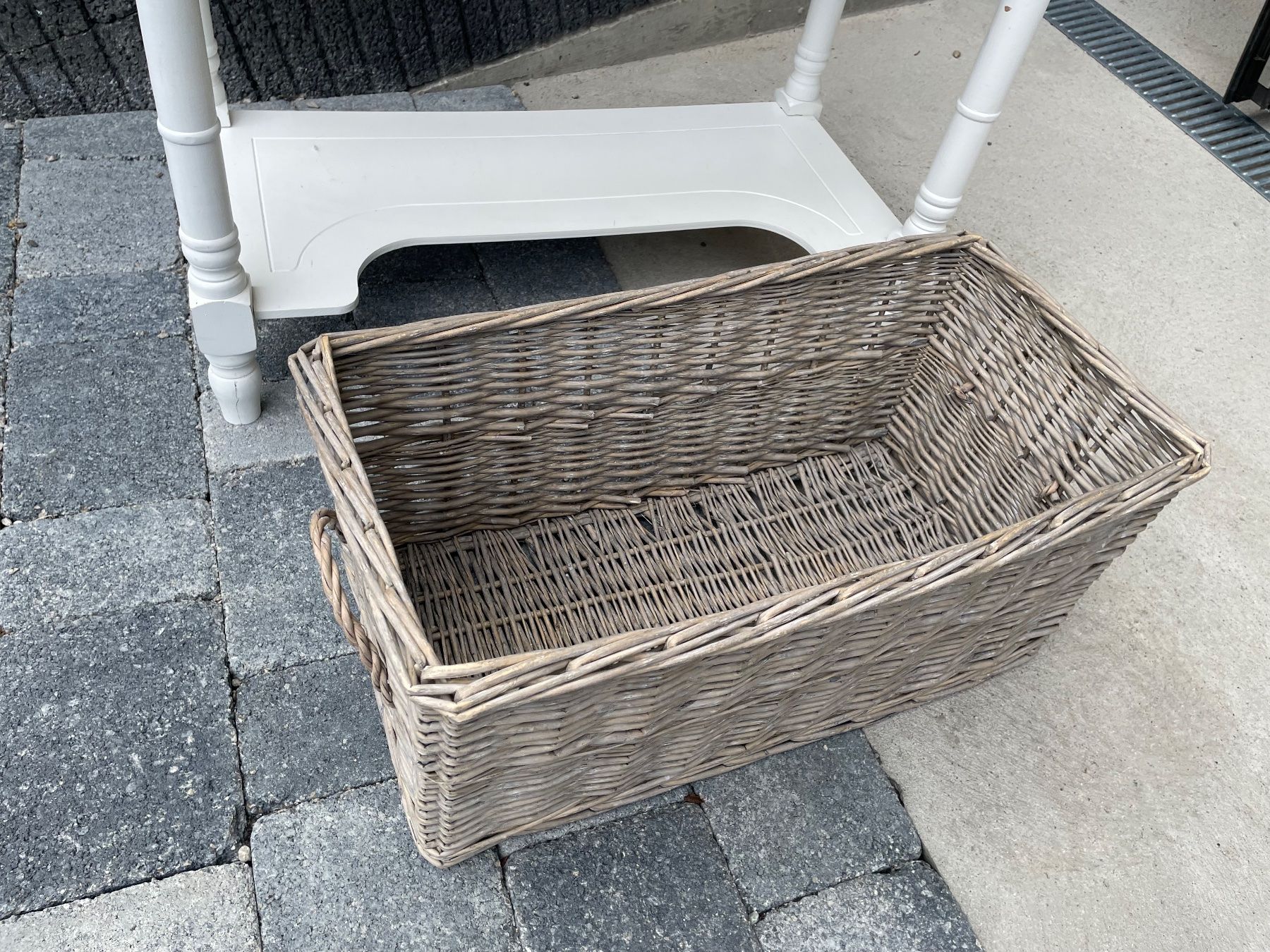 Kommoden: Kommode weiss  shabby chic mit Weidenkorb – Gebraucht aus Schötz von Herbie 5