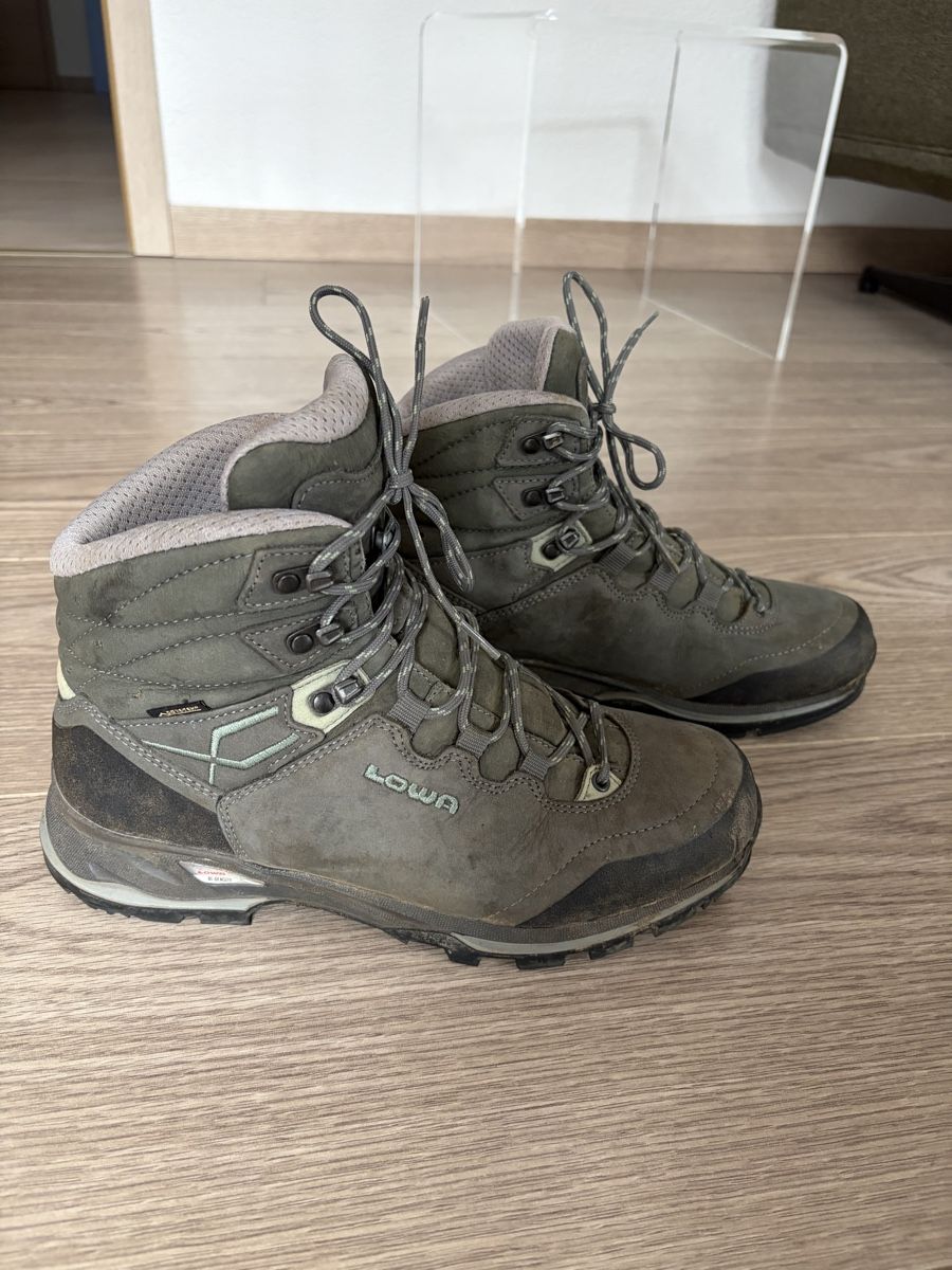 Lowa Damenschuhe: Lowa Damen Light GTX Wanderschuhe Gr. 40 – Gebraucht aus Zürich von islabelllaleh 1