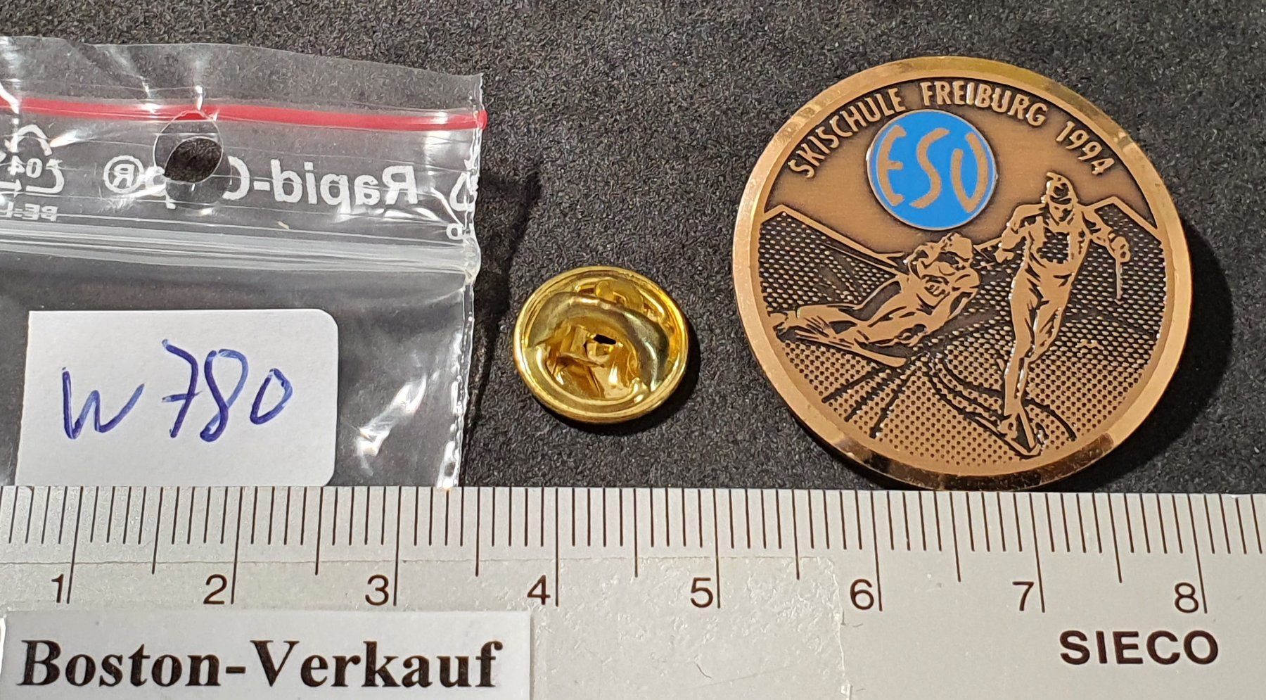 Plaketten & Abzeichen: W780 - Pin ESV Skischule Freiburg 1994 – Gebraucht aus Reinach BL von Boston-Verkauf 1