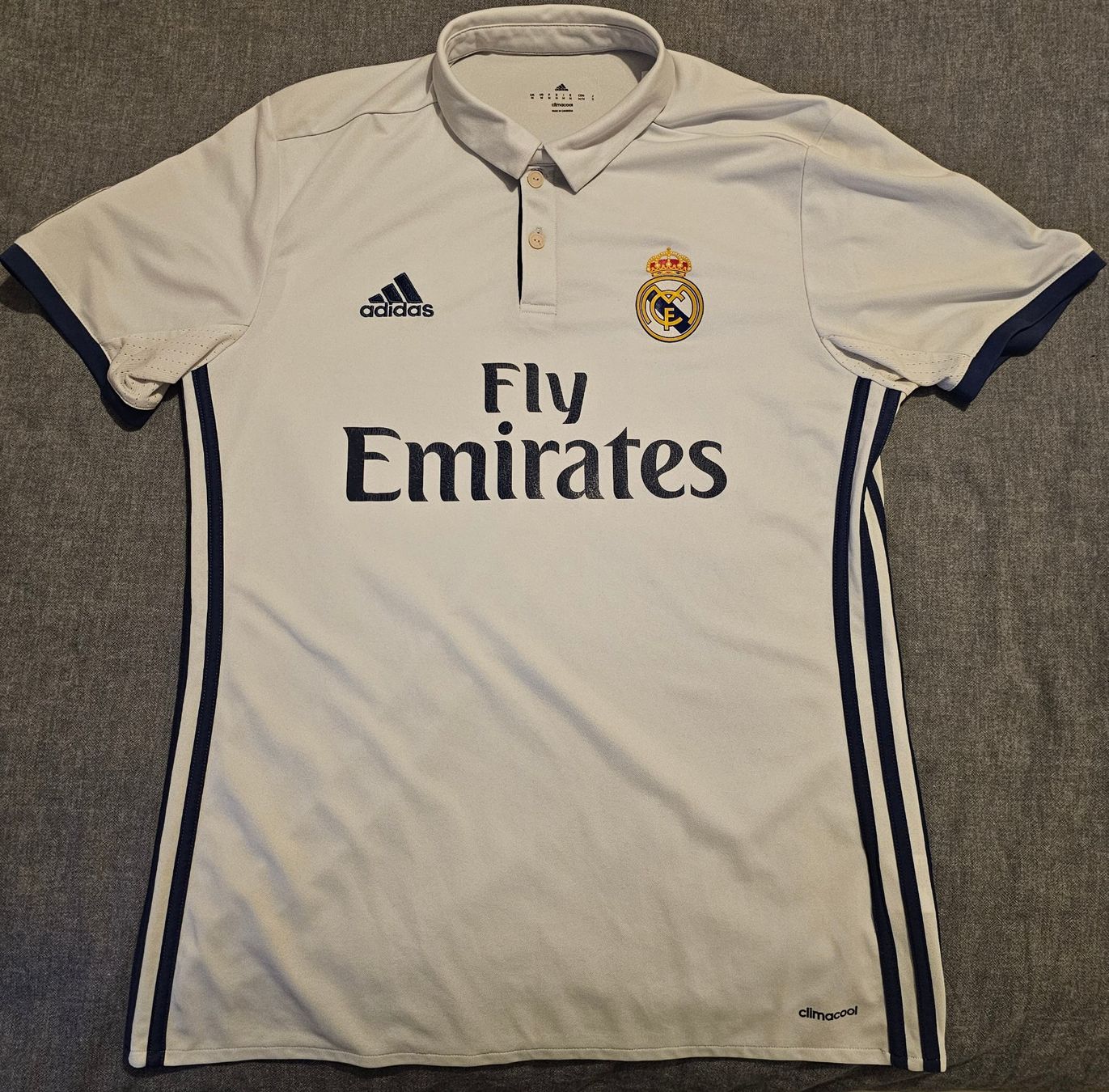 Real Madrid Canottiere & Pantaloni: Maillot Real Madrid 2016-2017 / S94992 – Usato da Epalinges venduto da Kont1