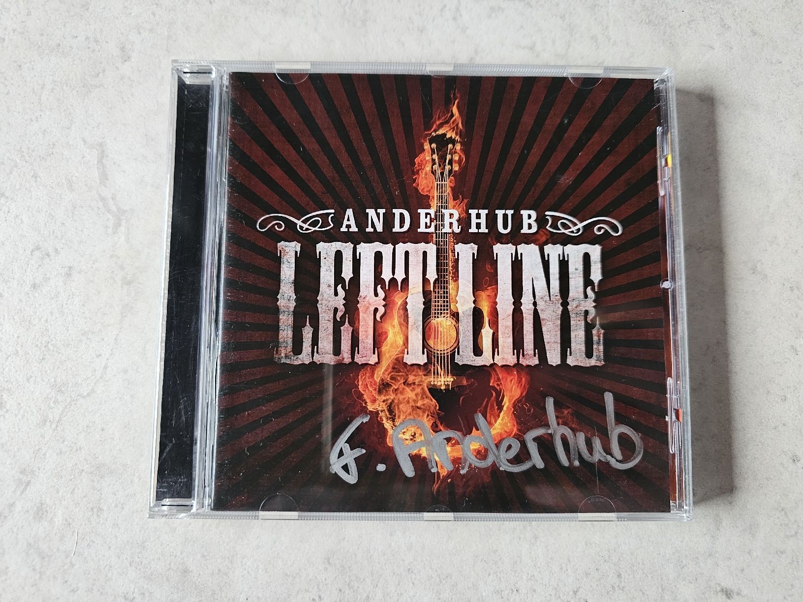 CD: Anderhub  -  Left Line  /  Mit Unterschrift – Usato da Schneisingen venduto da backstore24