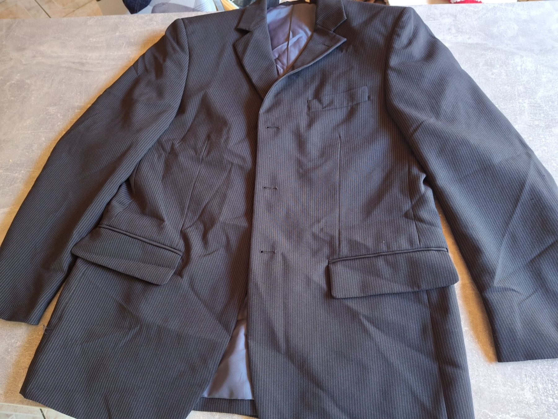 C&A Completi: Costard 2 pièces taille 48 marque C&A – Usato da Villiers venduto da san_jn5w 1