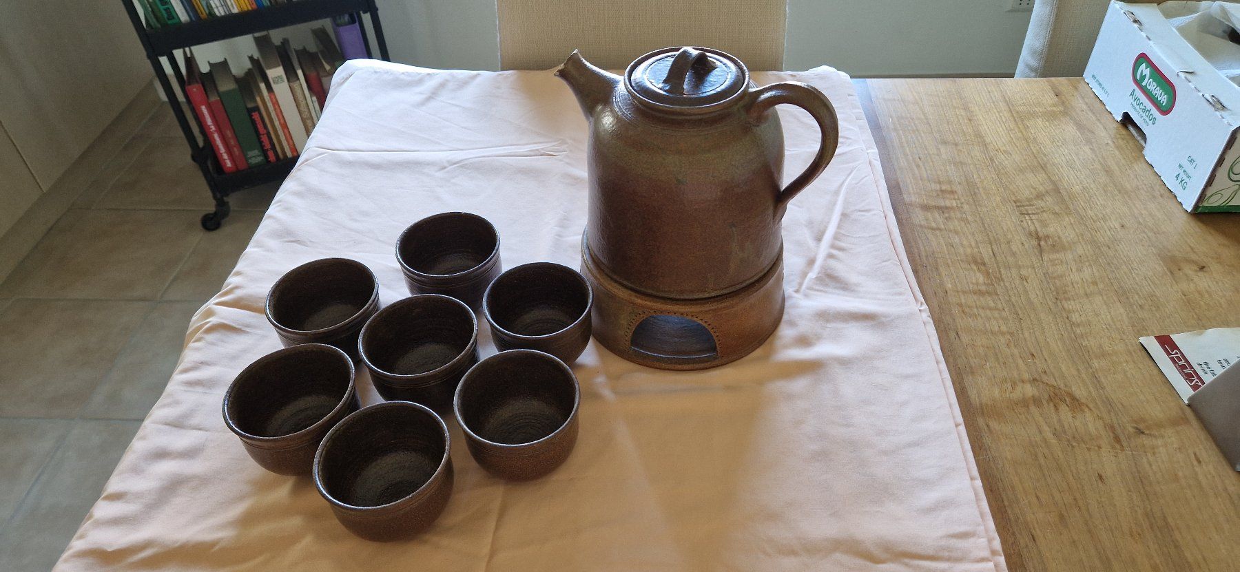 Set di piatti: Teeservice aus Keramik – Usato da Buchs venduto da Helgagoetz