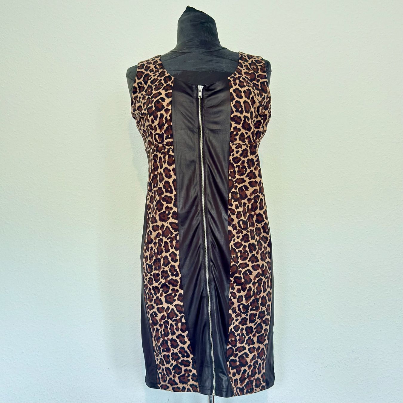 Vestiti: Robe sans manches imprimé léopard – Usato da Thônex venduto da Suisse.Shopping