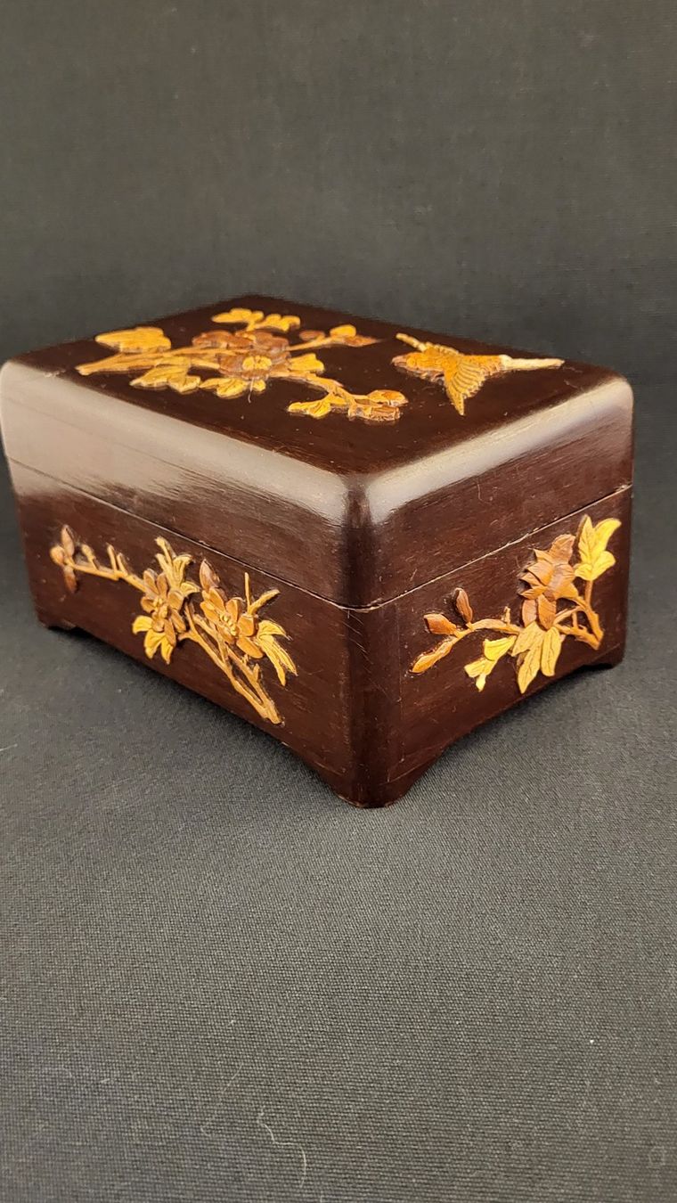 Barattoli: Holz-Schatulle mit Schnitzereien Vogel und Blumen – Usato da Basel venduto da spinne02 2