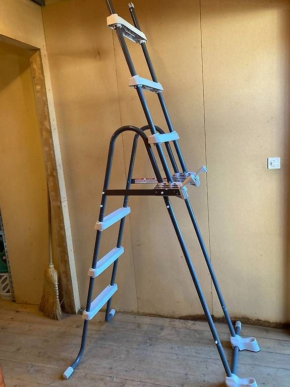 Scale: Poolleiter von INTEX, Kindersicherung, Leiter – Usato da Salmsach venduto da schneetiger1 2