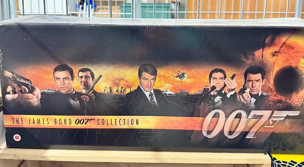 Alle VHS: Coffret VHS James Bond 007 – Gebraucht aus Pieterlen von leothi01