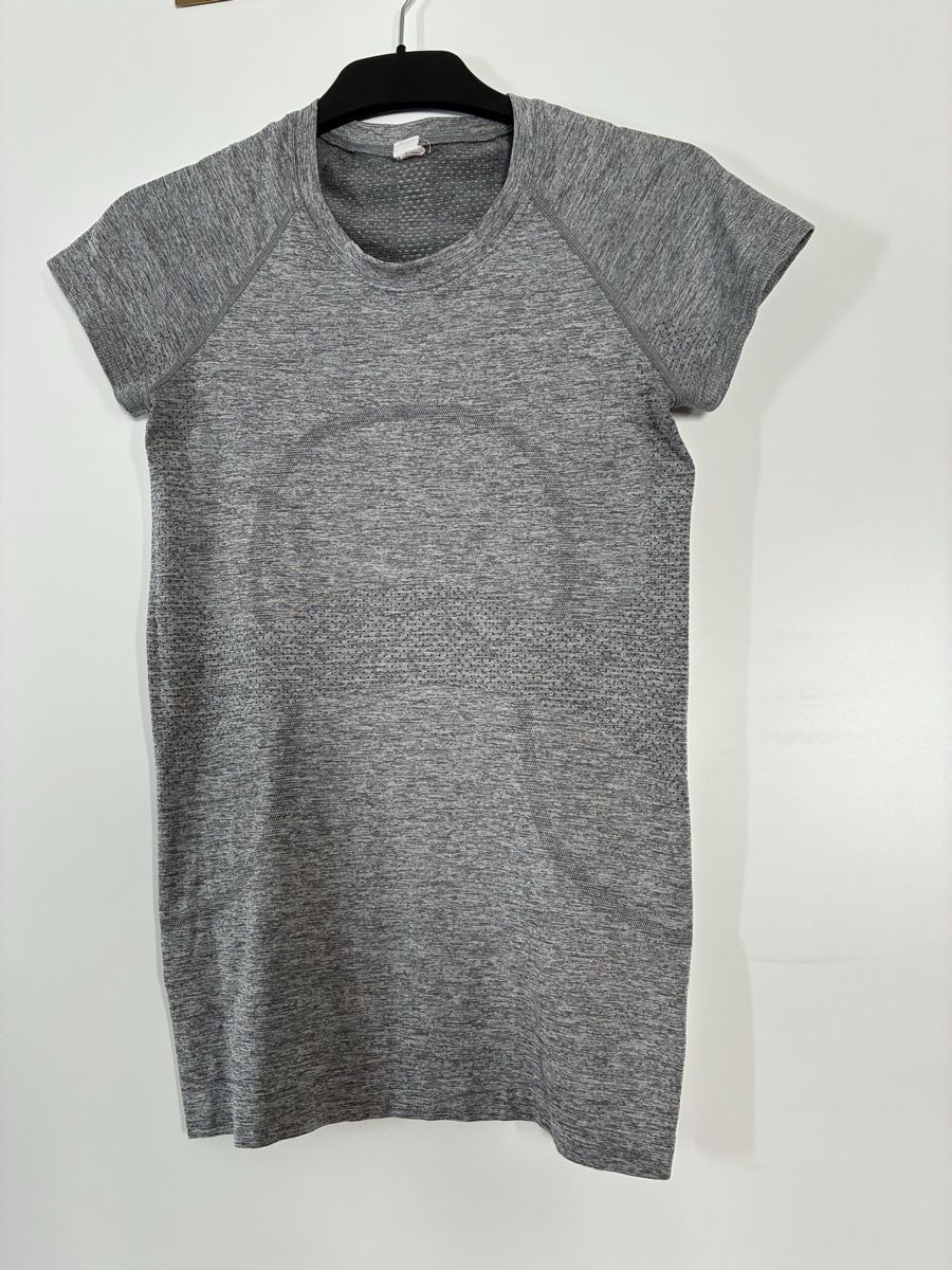 Lululemon T-Shirts: Lululemon Shirt Size 4 – Gebraucht aus Alpthal von Jaeger88