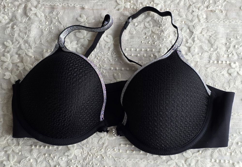 Schwarzer BH, Grösse 80C, mit silbernen Details, Neu (Neu (gemäss ...