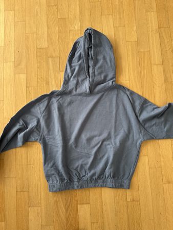 Blaugrauer Hoodie mit Kapuze, Grösse 134