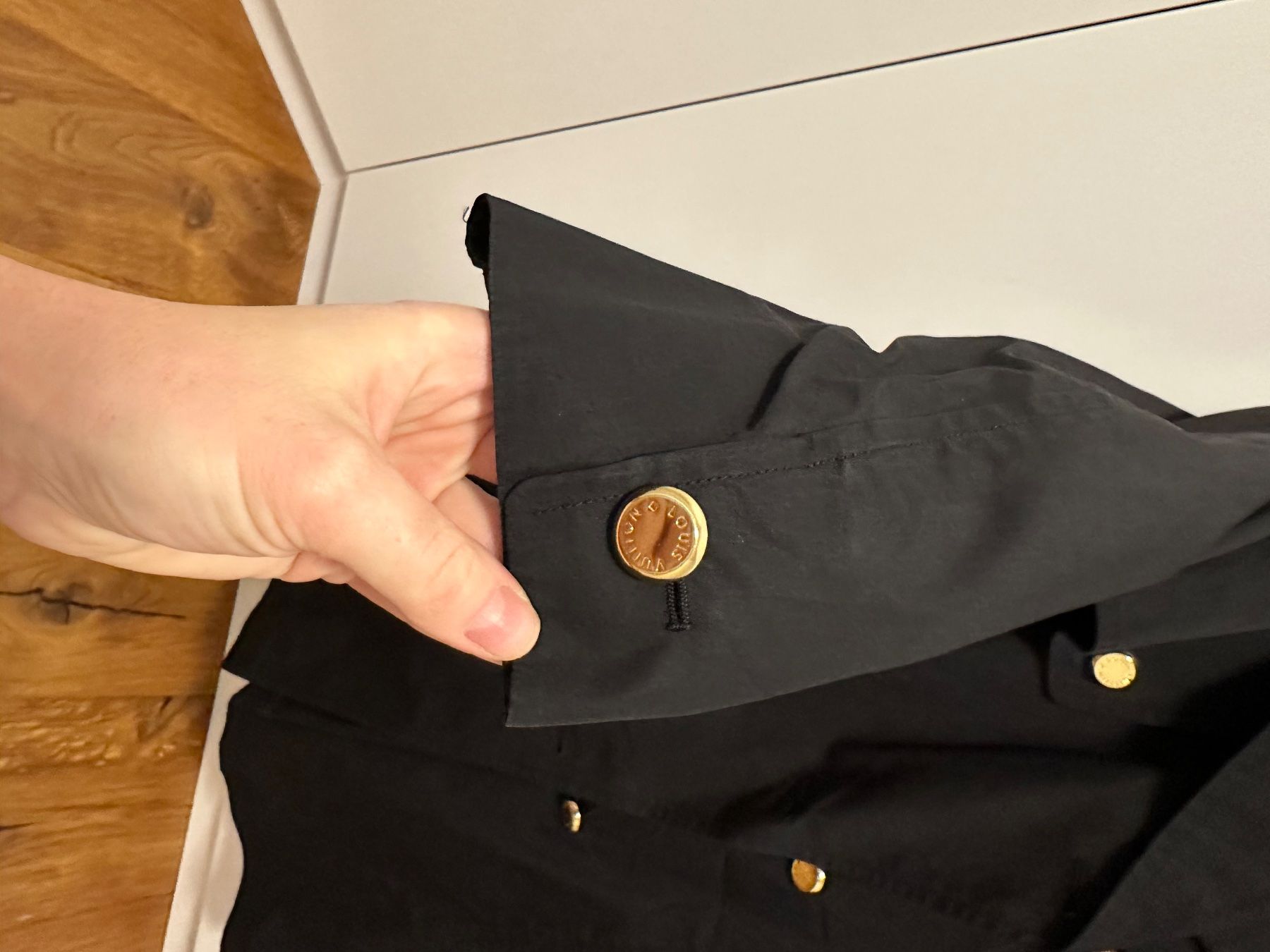 Louis Vuitton Cappotti: Louis Vuitton trench coat , size 36 – Usato da Küssnacht am Rigi venduto da hor_dpb7 1