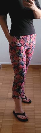 Blumen Hose, Gr 36, mit Rüschen, ideal für den Sommer☀️ 3/4