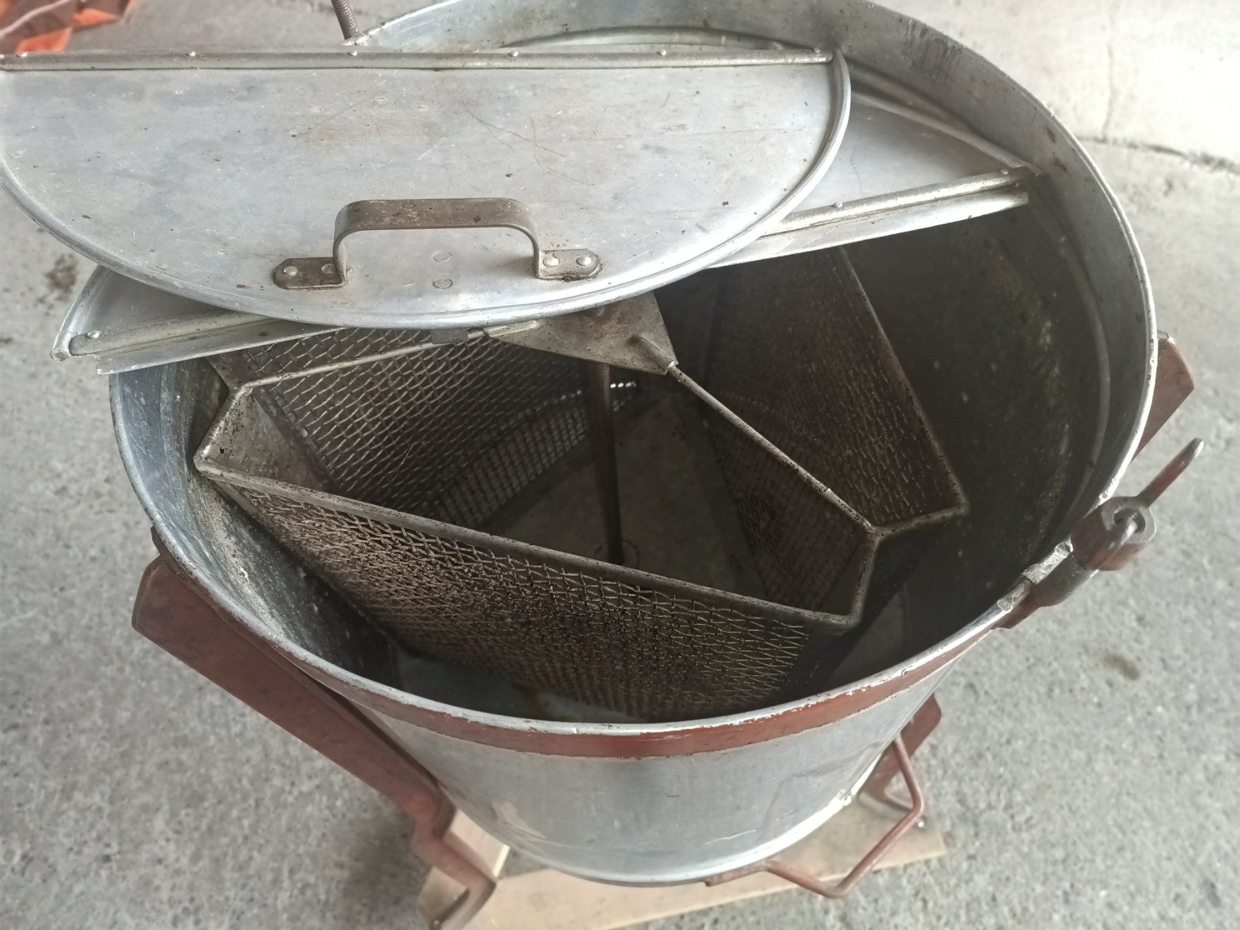 Tutte le macchine: Honigschleuder – Usato da Bottenwil venduto da Jimy32 5