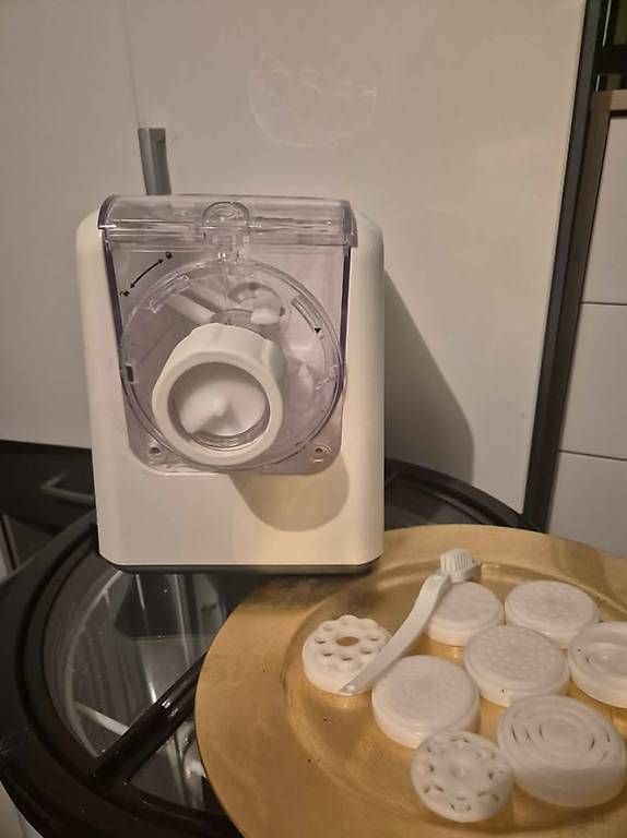 Betty Bossi Elettrodomestici da cucina: Betty bossy pastamaker – Usato da Winterthur venduto da Neuesim