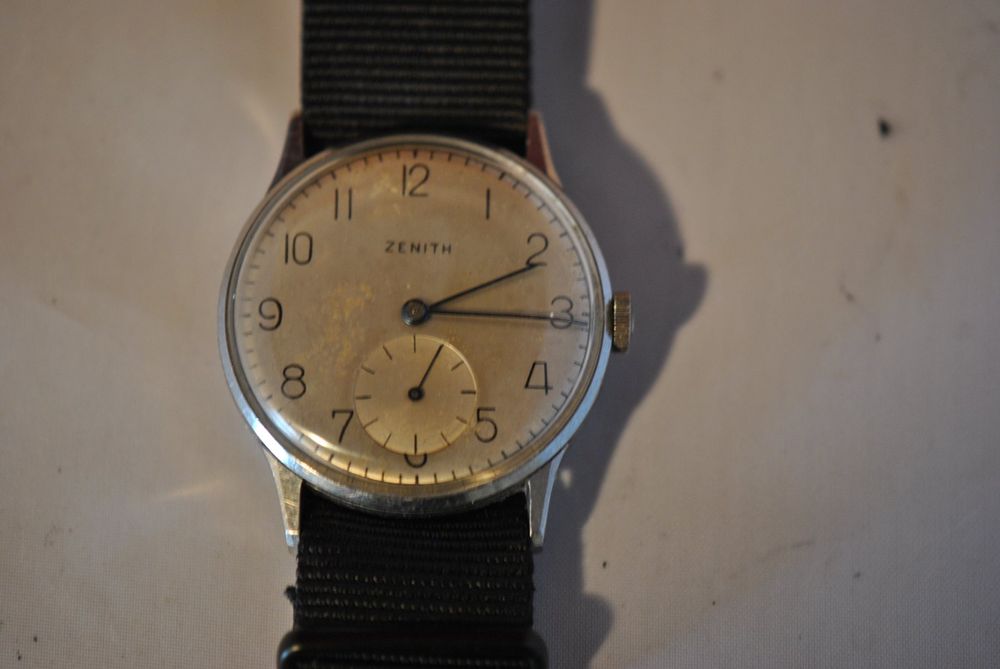 Montre Bracelet ZENITH Vintage 1945 - Mécanique Manuelle, Acier Inoxydable, Cadran Argenté
