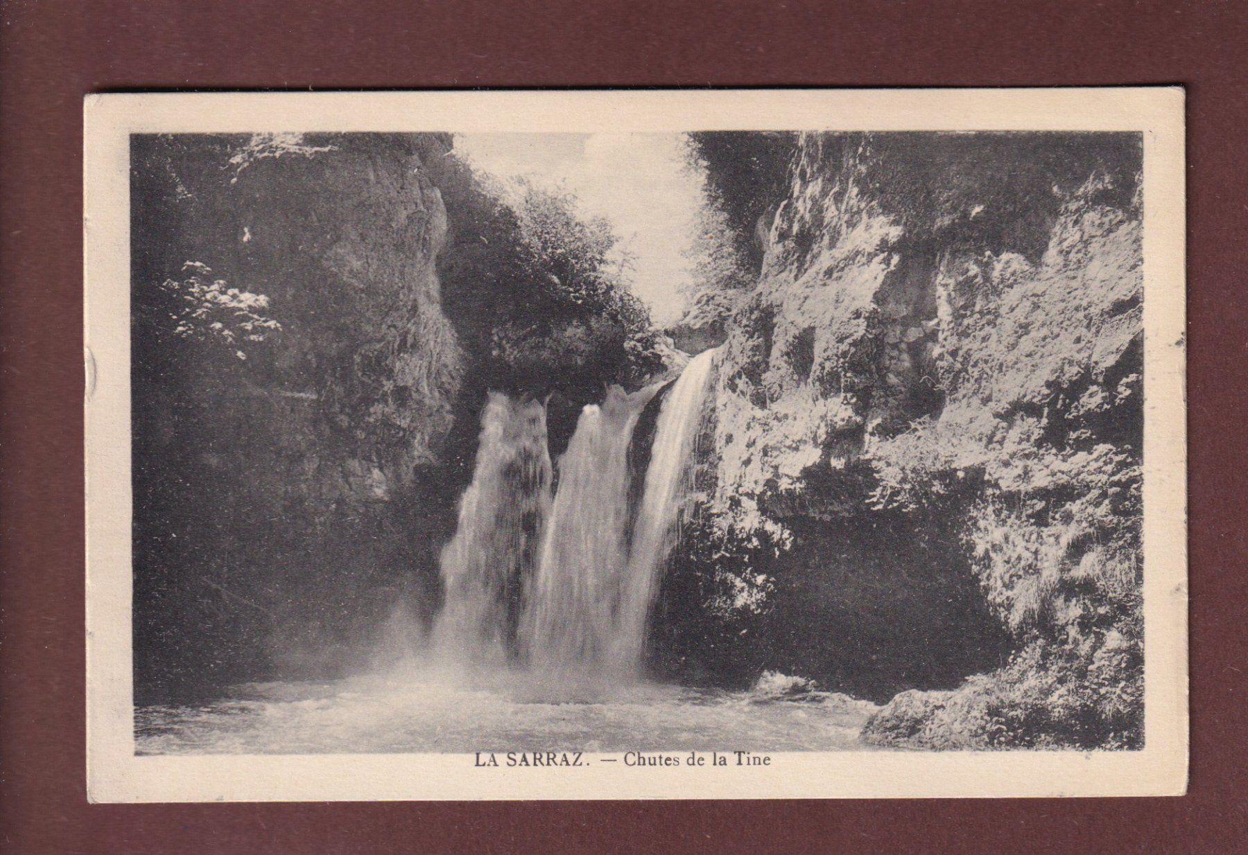 Cartoline postali: LA SARRAZ - Chute de la Tine – Usato da Pully venduto da nicecards-shop