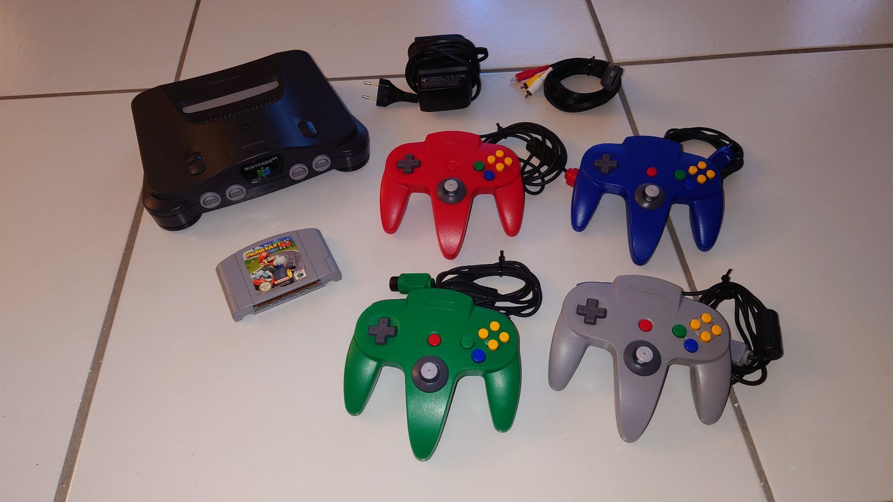Nintendo Konsolen: N64 Konsole inkl. Mario Kart 64 + 4 Controller – Gebraucht aus Pfaffhausen von Odla7