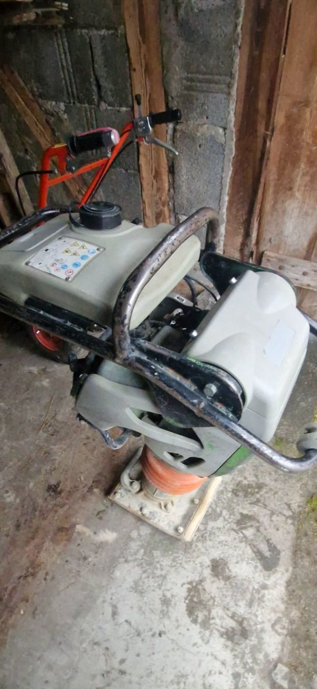 Hutter Tutte le macchine: GRABENSTAMPFER MIKASA – Usato da Biberist venduto da Biber74 1