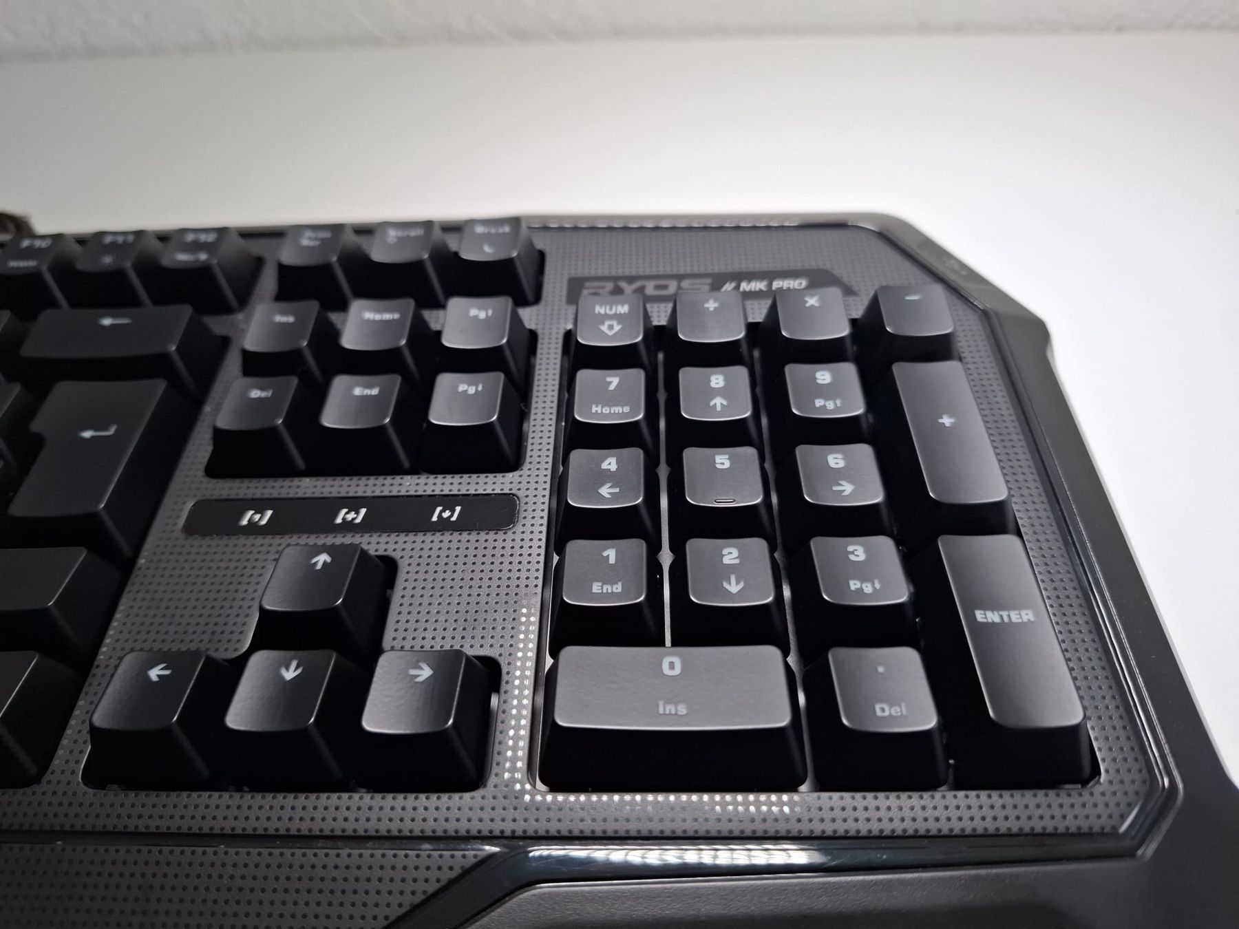 Tastiere: Roccat Ryos MK Pro Mx Blue – Usato da Mellingen venduto da Soleduo2 4