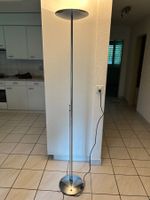 Stehlampe, guter Zustand. Muss abgeholt werden!