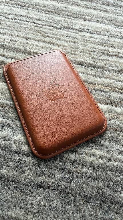 Supporti a parete: Magnetischer Kartenhalter für iPhone – Nuovo e nell'imballaggio originale da Arlesheim venduto da Aurelius.i