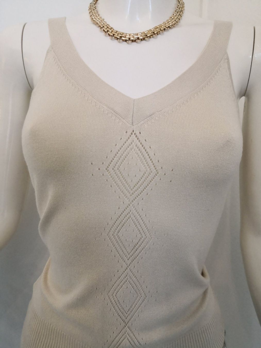 Mango Top: 🤩MANGO STRICK-TOP BEIGE MIT STRICK-MUSTER & V-SCHNITT – Nuovo (secondo la descrizione) da Olten venduto da Naja-Twins-Twins 5