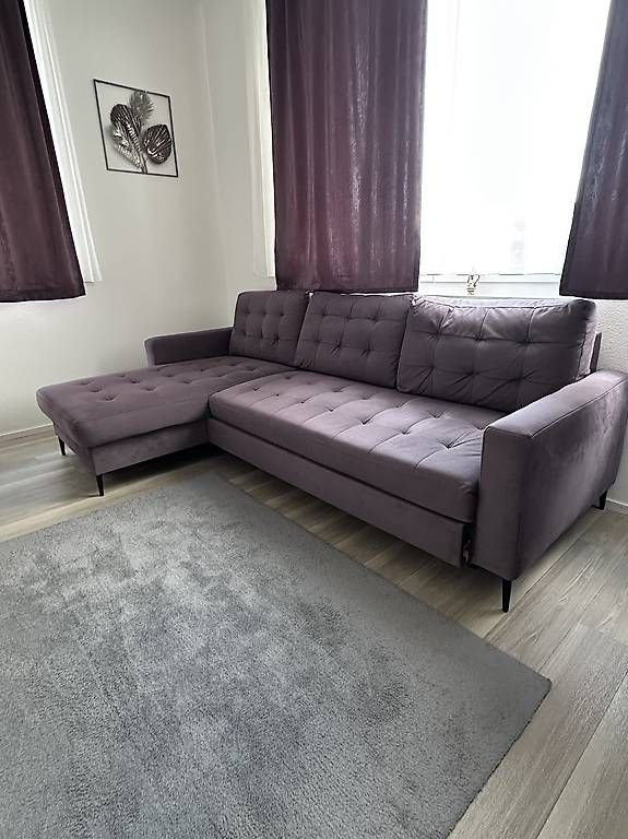 Divani: Ecksofa mit Schlaffunktion, lila Stoff, 280cm breit, top ... – Usato da St. Gallen venduto da mfo_c9w9