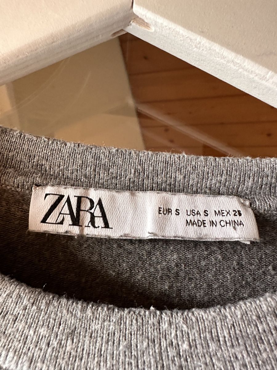 Zara Pullover & Sweatshirts: Grauer Pulli eng mit goldenen Knöpfen – Gebraucht aus Zürich von BettinaMarie2308 3