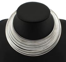 Collana rigida in metallo argentato multistrato