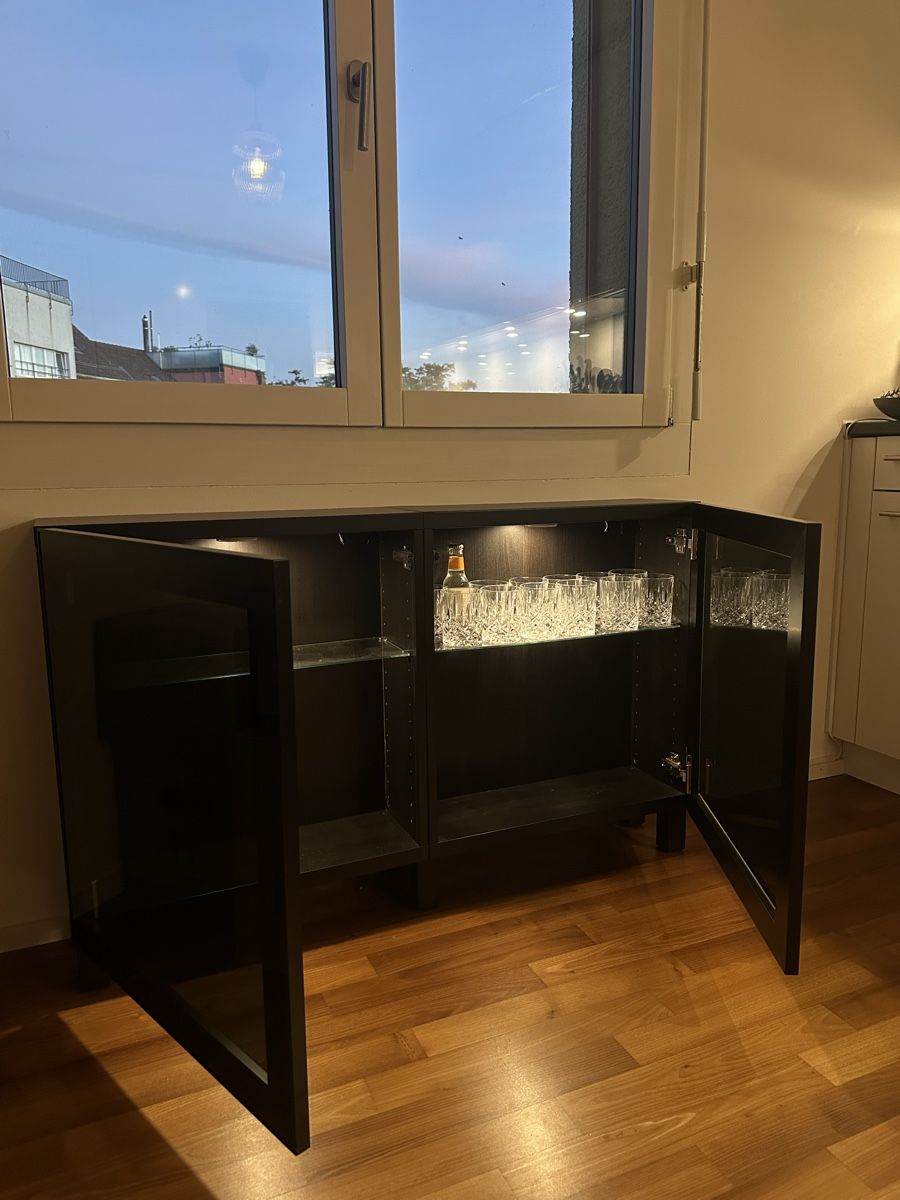 Ikea Vitrinen: Glas Vitrine – Gebraucht aus Zürich von vic_l8q6