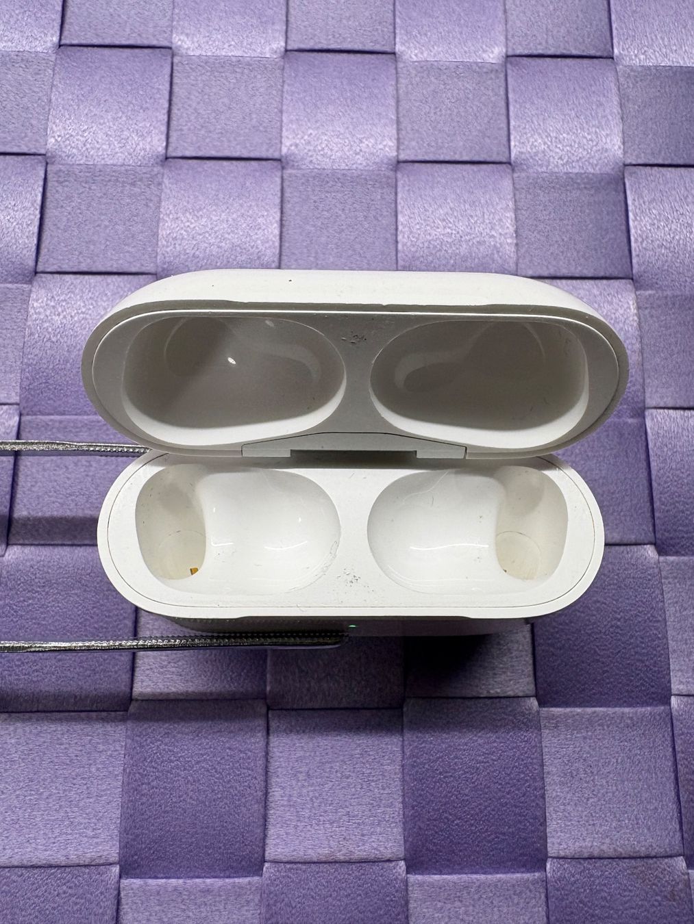 Apple Cuffie: Apple AirPods Pro 1 charging case (A2190). – Usato da Lausanne venduto da Zorrus77 3