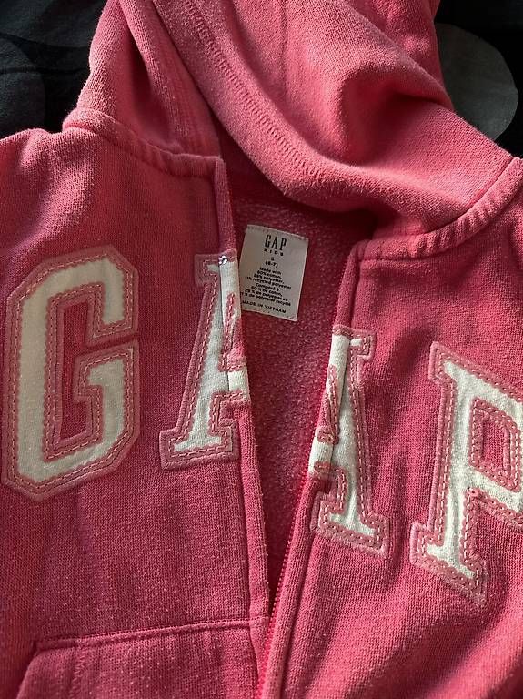 Pullover & Sweatshirts: Sweat  capuche gap  – Gebraucht aus Renens VD von mary184 1