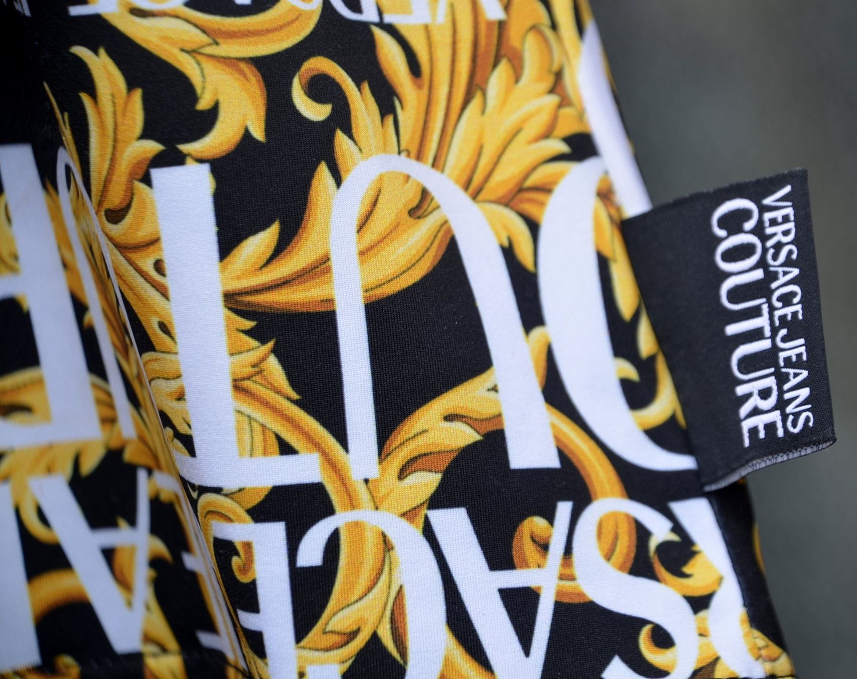 Versace Camicette: Versace Jeans Couture elastische bluse / blouse élastique .S – Usato da Collonges venduto da arashee 2
