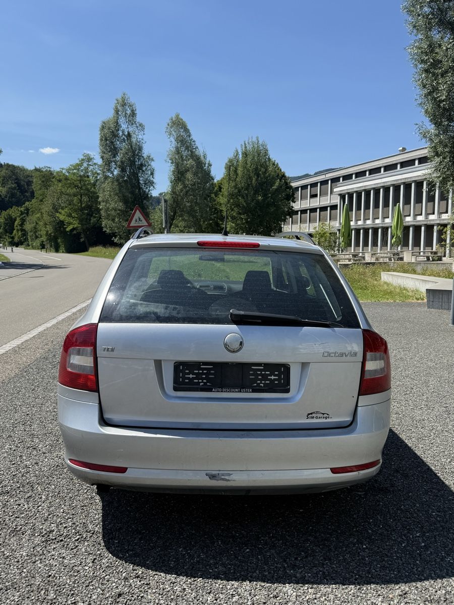 Skoda Automobili: Skoda Octavia 1.6 TDI DSG – Usato da Widnau venduto da SBCars1 3