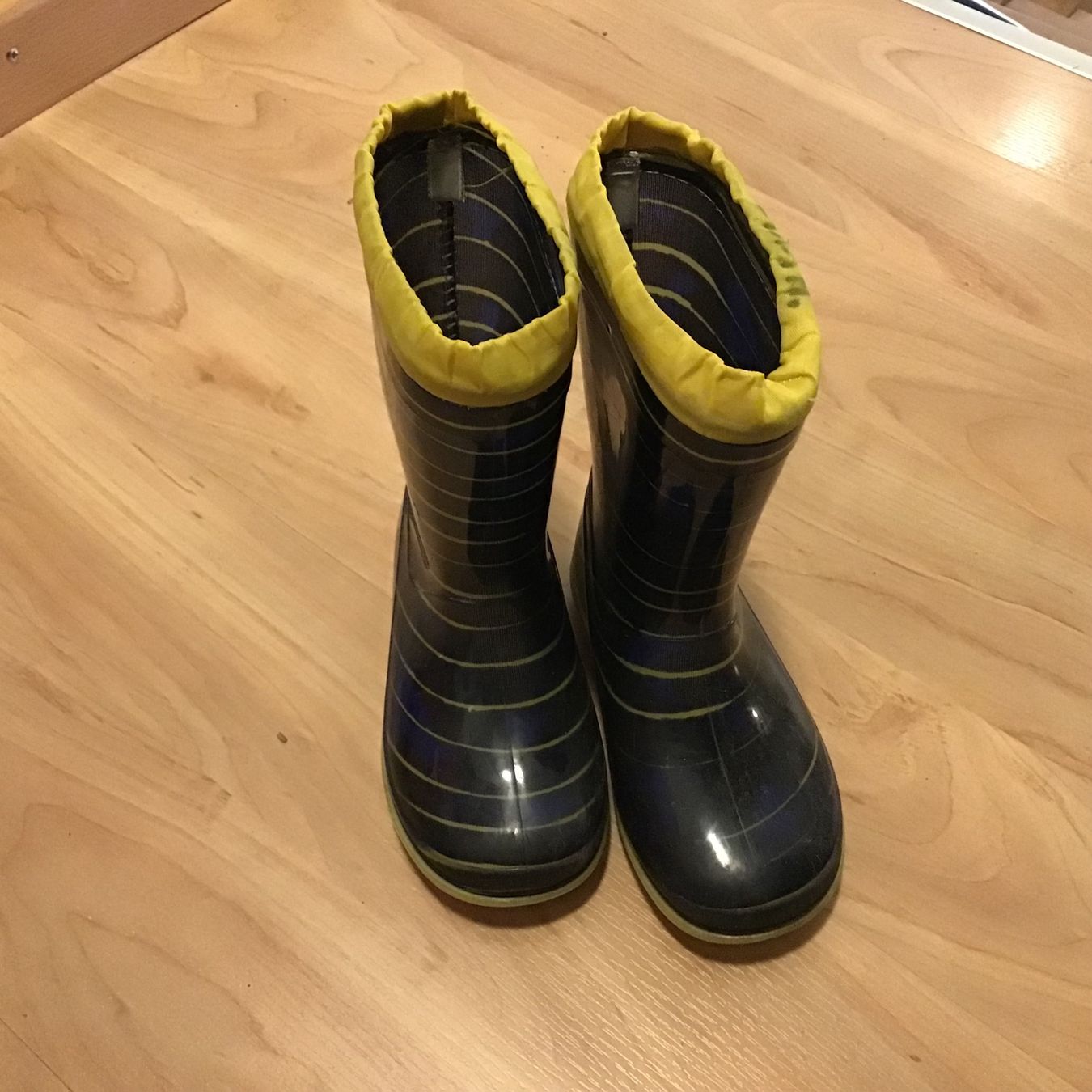 Scarpe per ragazzi: Gummistiefel Gr. 25 – Usato da Rotkreuz venduto da GerberaSpider08