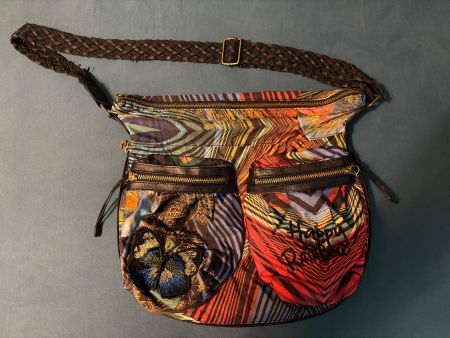 Handtasche Desigual bunt gemustert mit Schmetterling