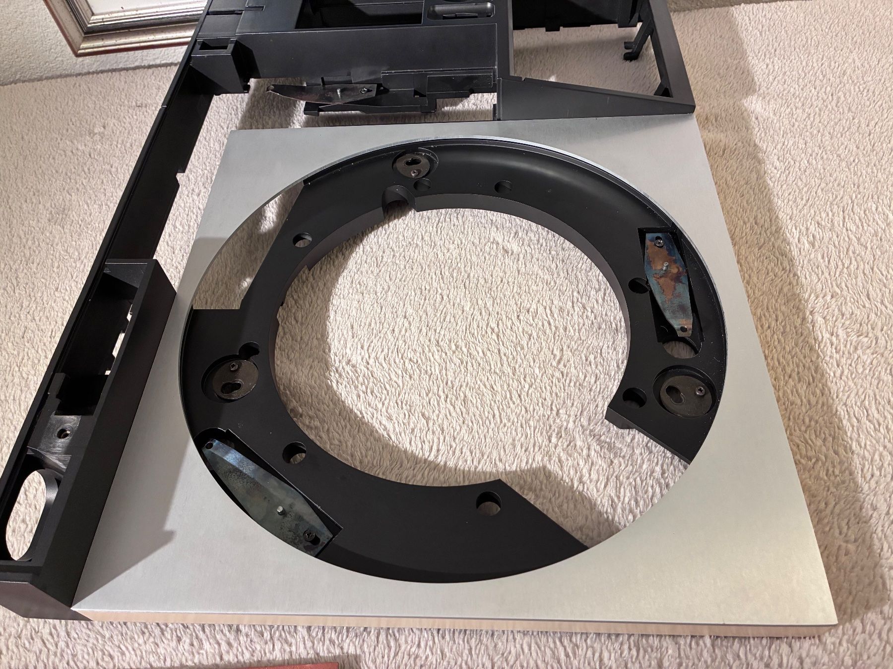 Bang & Olufsen Giradischi: Beogram 8000 white frame and hull . – Usato da Zürich venduto da HiFiAtelier 1