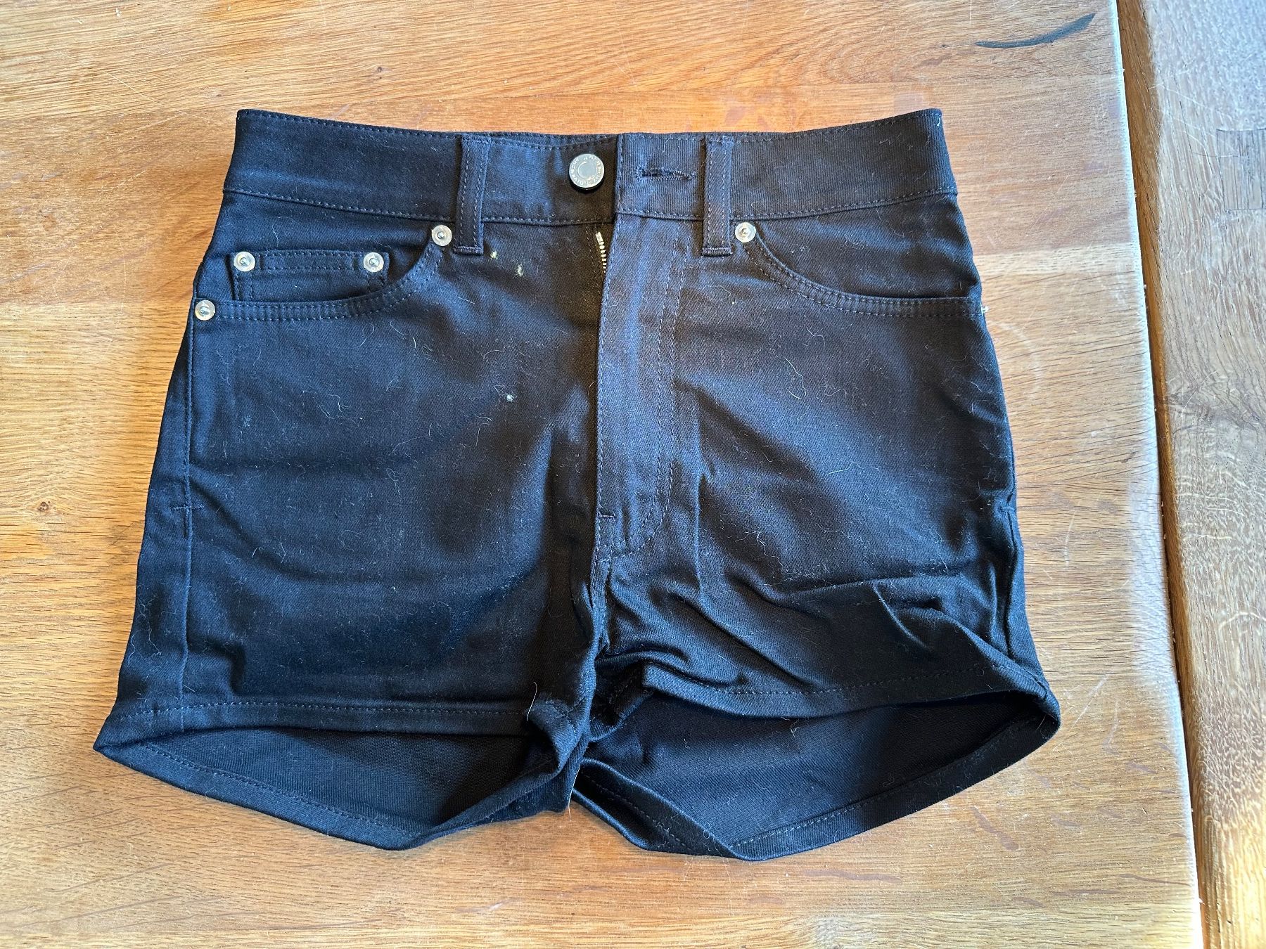 Givenchy Pantaloni: Shorts Givenchy neri taglia XS eleganti – Usato da Solduno venduto da ant_npd6