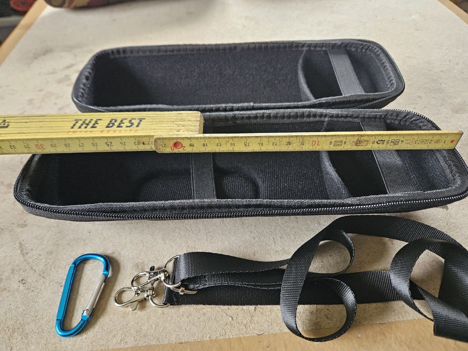Borse: Robuste Bluetooth Lautsprecher Tasche mit Tragegurt – Nuovo (secondo la descrizione) da Oberburg venduto da znas 1