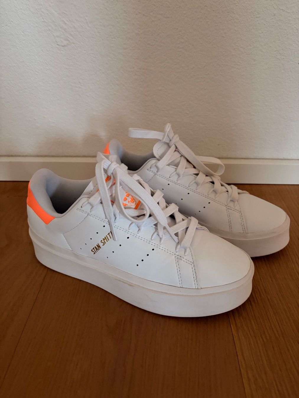 Damenschuhe: Sneaker Adidas Grösse 37 – Gebraucht aus Rifferswil von Discentra
