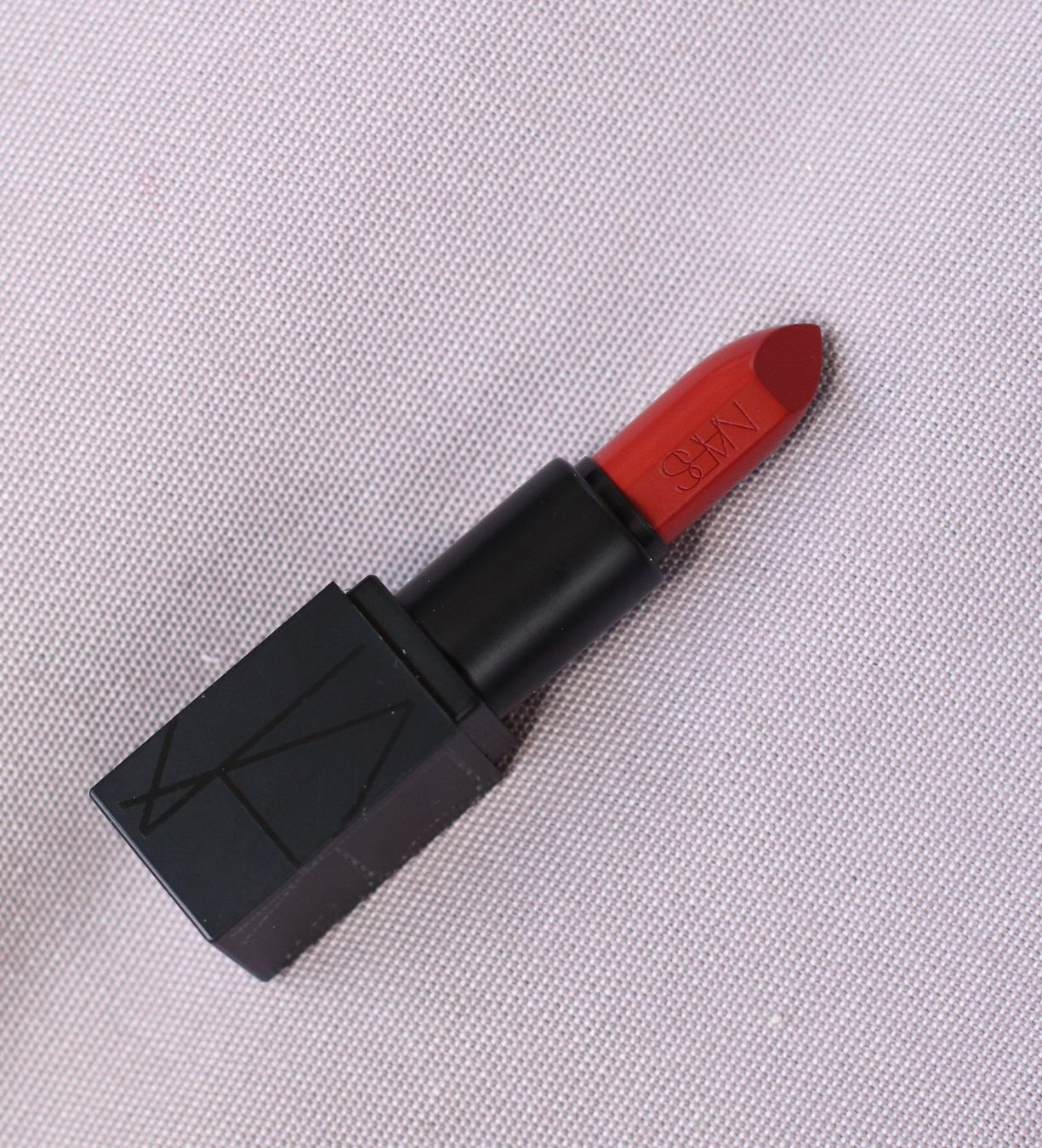 Nars Make-up: Mini rouge à lèvre Nars matte neuf format voyage – Nuovo (secondo la descrizione) da Genève venduto da Saleena