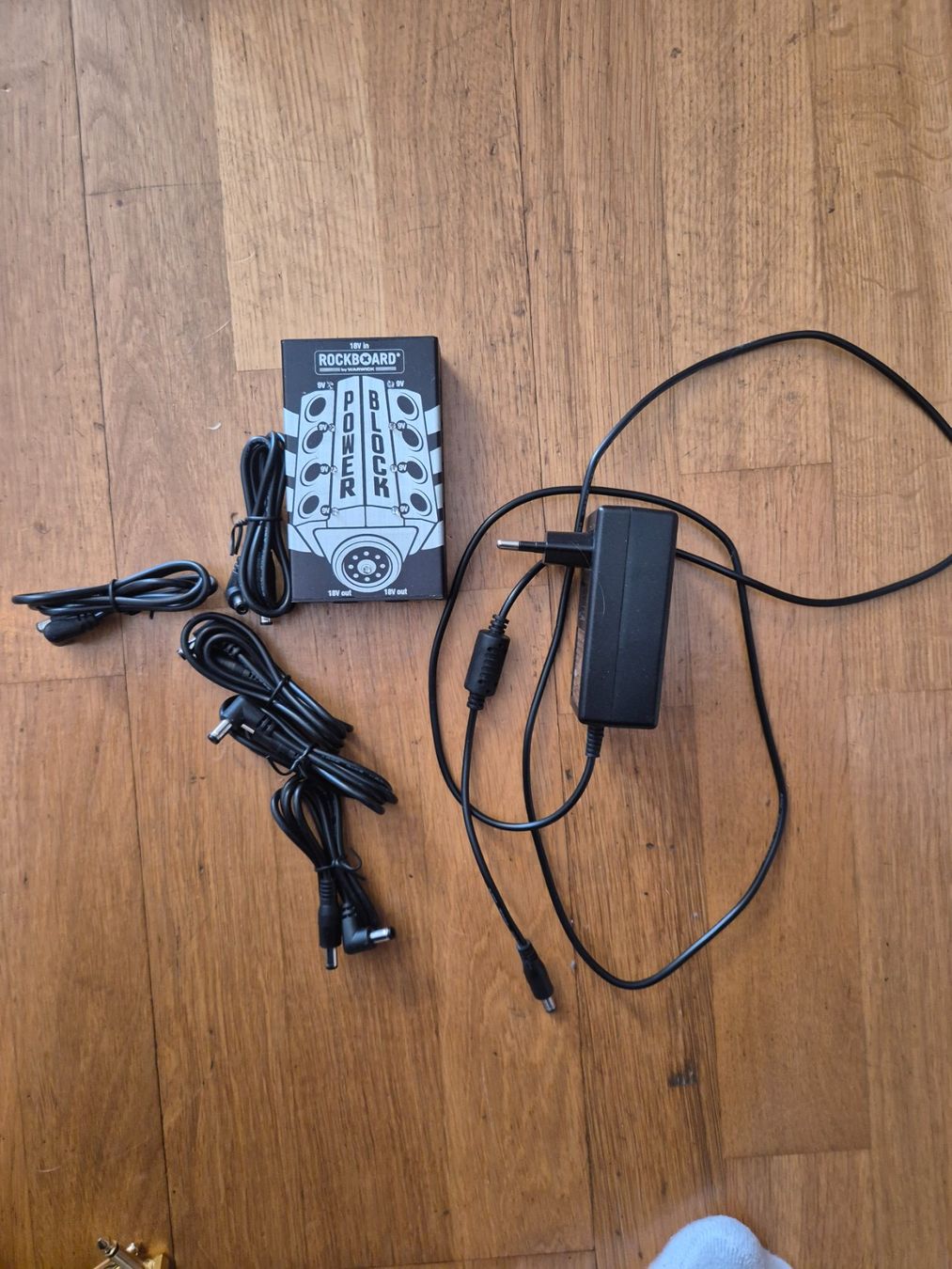 Strumenti musicali: RockBoard Power Block Multi-Netzteil – Nuovo (secondo la descrizione) da Bern venduto da PCBuilder95 2