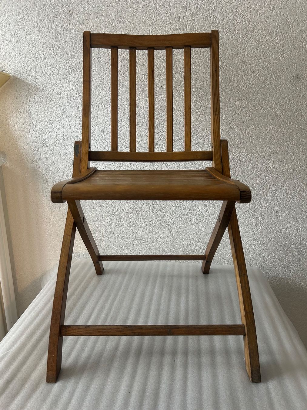 Stühle: Vintage - Holz Klappstuhl – Gebraucht aus La Chaux-de-Fonds von jacq_LaTsch0 1
