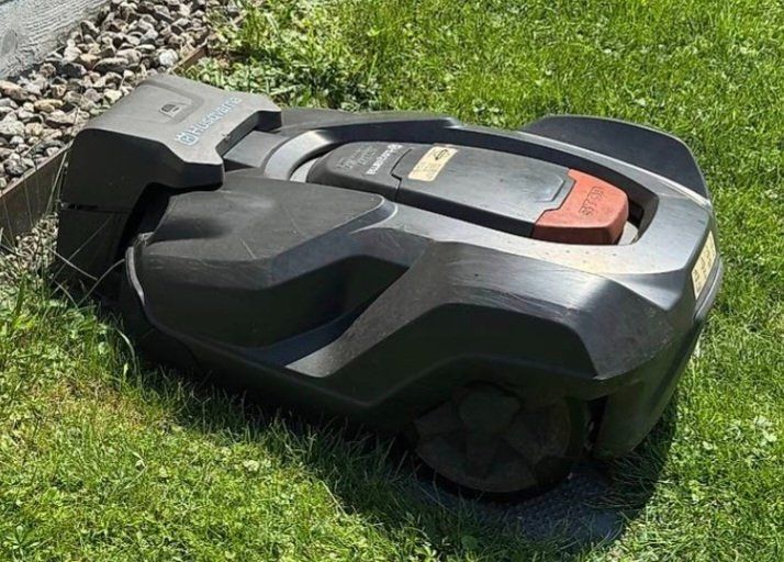 Husqvarna Rasenmäher: Husqvarna automower 330x – Gebraucht aus Grenchen von Asus_