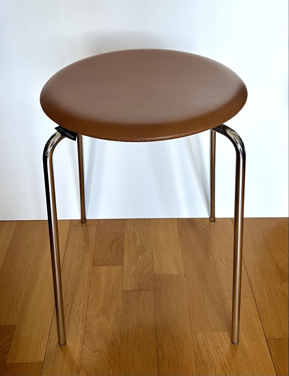 Fritz Hansen Sgabelli: Fritz Hansen Dot Hocker Leder – Usato da Luzern venduto da Bon_Voyage 1