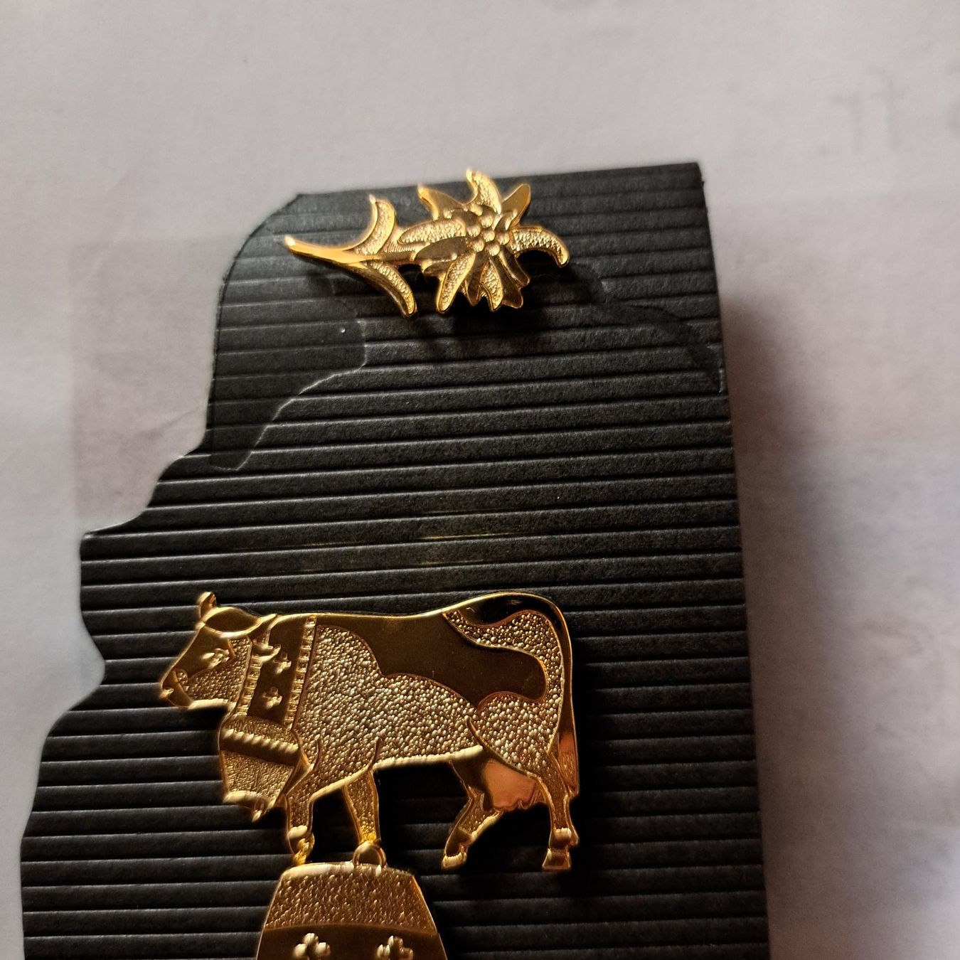 Plaketten & Abzeichen: Schweizer Wahrzeichen Pins - Swiss Collection – Neu (gemäss Beschreibung) aus unteraegeri von Marimari 2