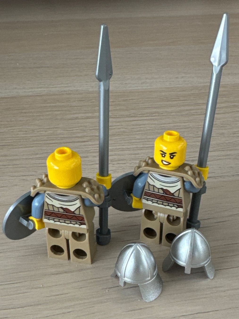 Lego Statuette: Lego Minifiguren Söldner x2 Silver Helms Neu – Nuovo (secondo la descrizione) da Neuhausen am Rheinfall venduto da mic_m9bp 2