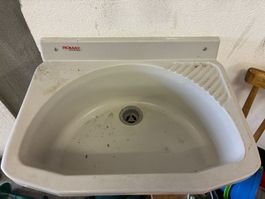 Waschbecken / Brünneli aus Kunststoff Marke Romay